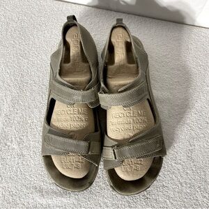 Columbia Beige Hiking Trail Sandals 12 Gorpcore Activewear Outdoor